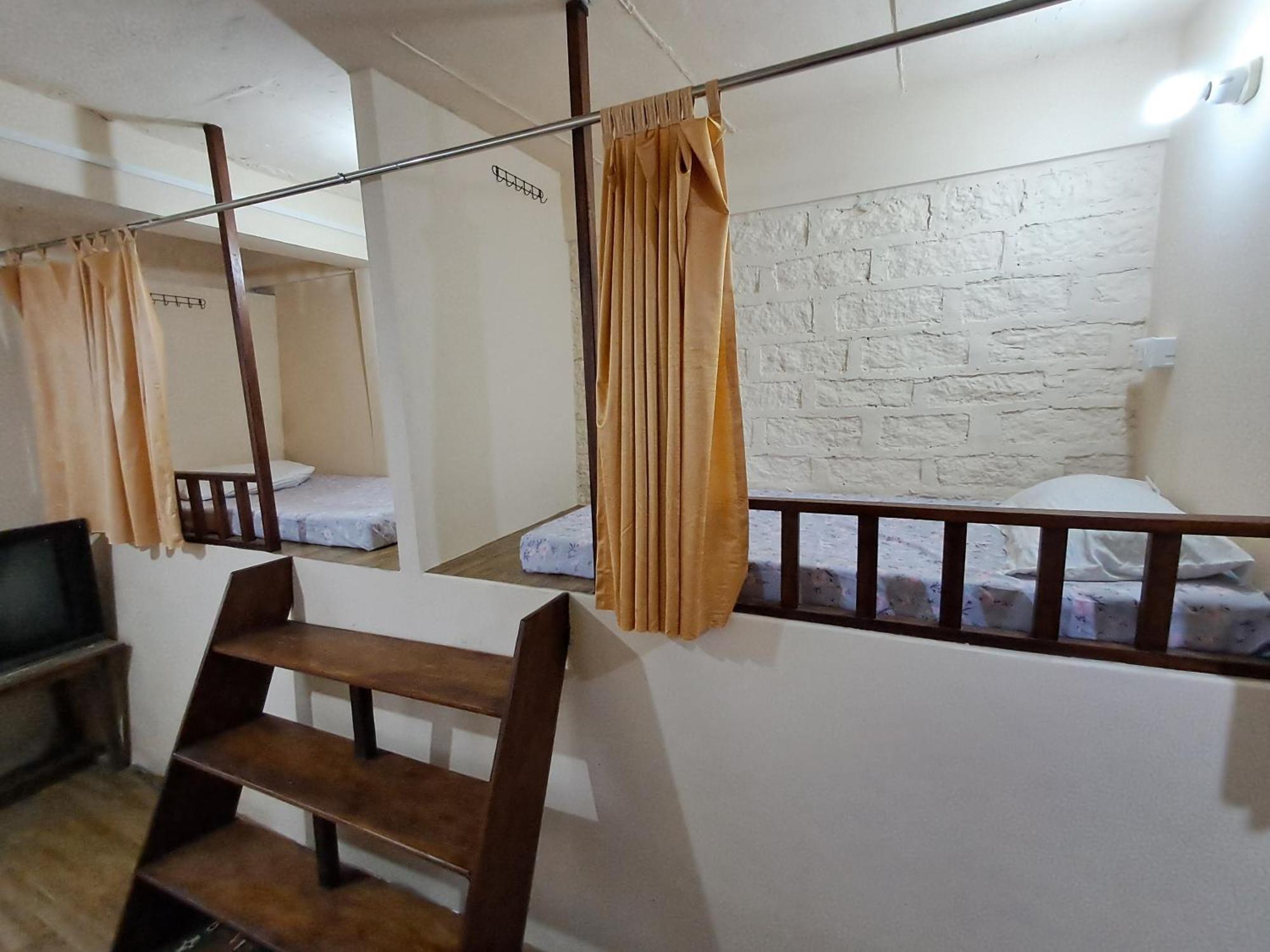 Dormitories/Hosteller, Giftland Homestay Аїджал Екстер'єр фото